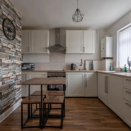 Oldroyds Stays - Cosy For 6 Close To Leeds In Beeston With Super Speed Free Wifi & On Street Free Parking Leeds (West Yorkshire)