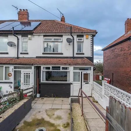 Holiday home Oldroyds Stays - Cosy For 6 Close To Leeds In Beeston With Super Speed Free Wifi & On Street Free Parking
